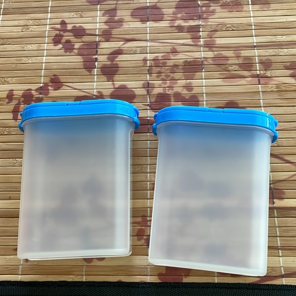 Tupperware seasoning containers . - Picture 8 of 8